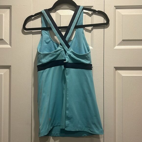 Lululemon Blue Workout Top w Built in Bra, Size 8 - Picture 3 of 10